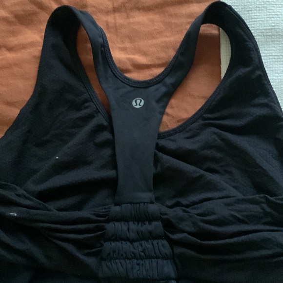 Lululemon - Picture 3 of 5
